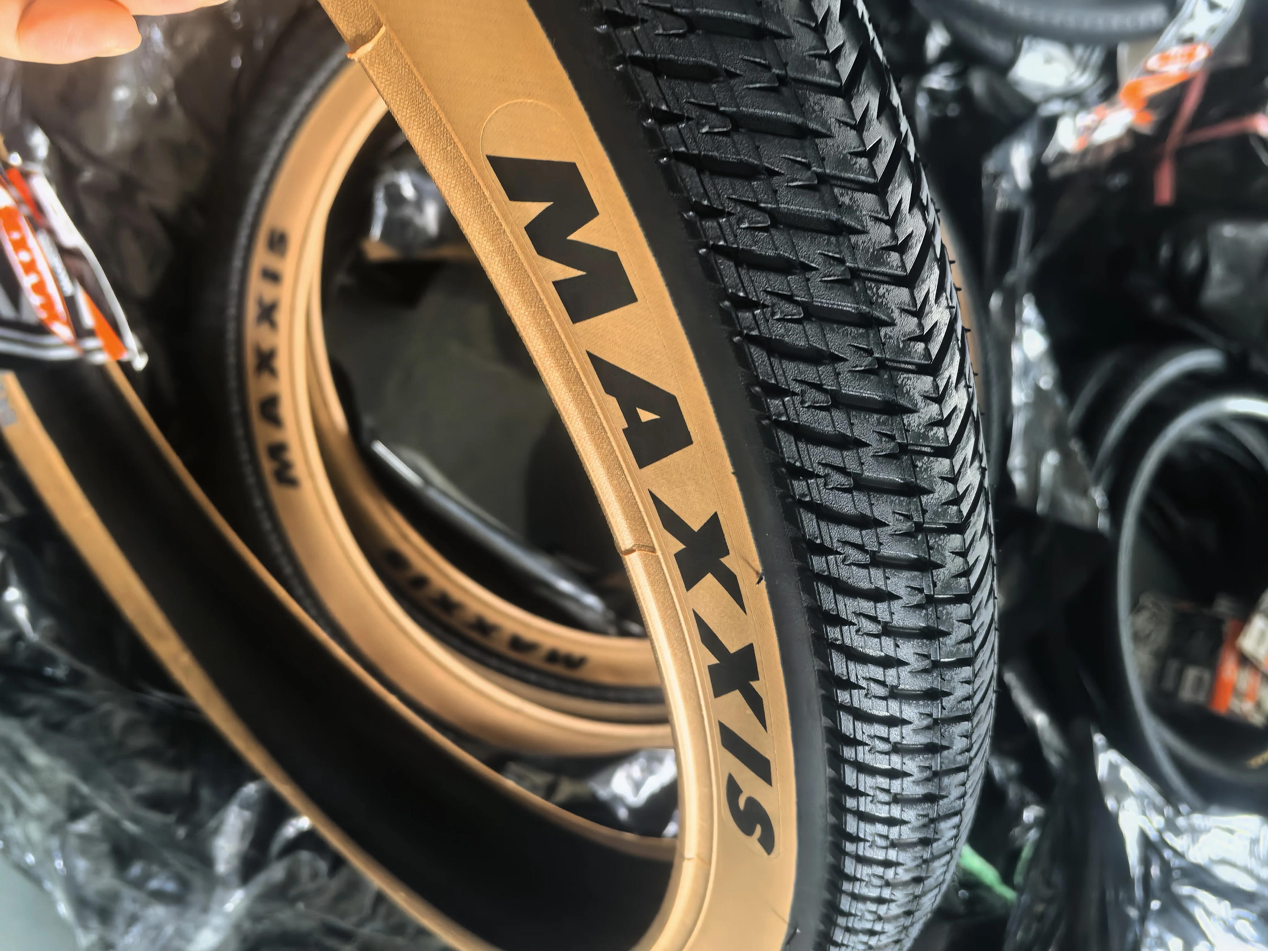 MAXXIS DTH EXO WIRE 26X2.3 26er 26in bicycle tire BMX All-black and yellow-edged steel wire tire