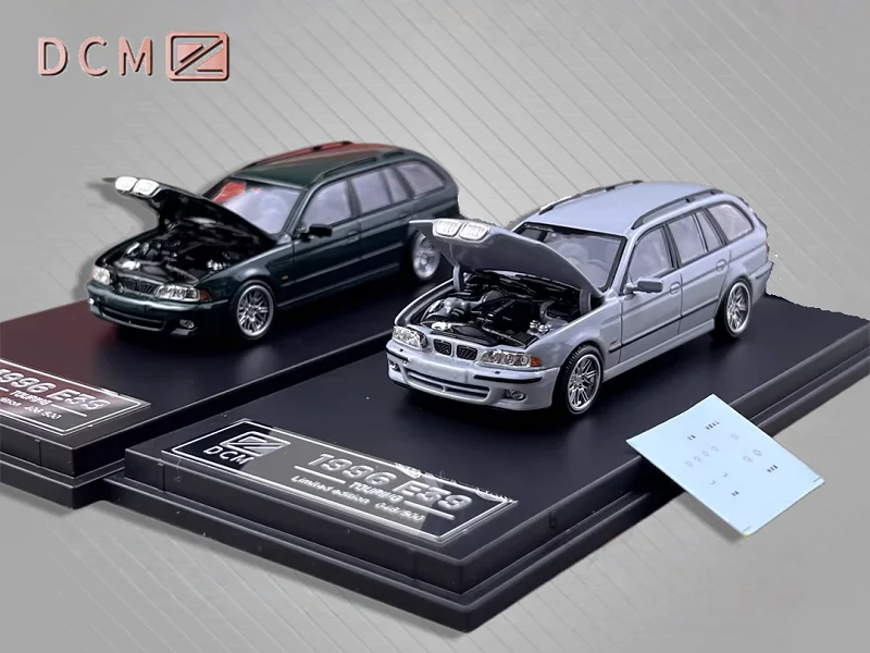 

DCM 1:64 E39 Wagon Metallic Green / Cement Gray Diecast Model Car