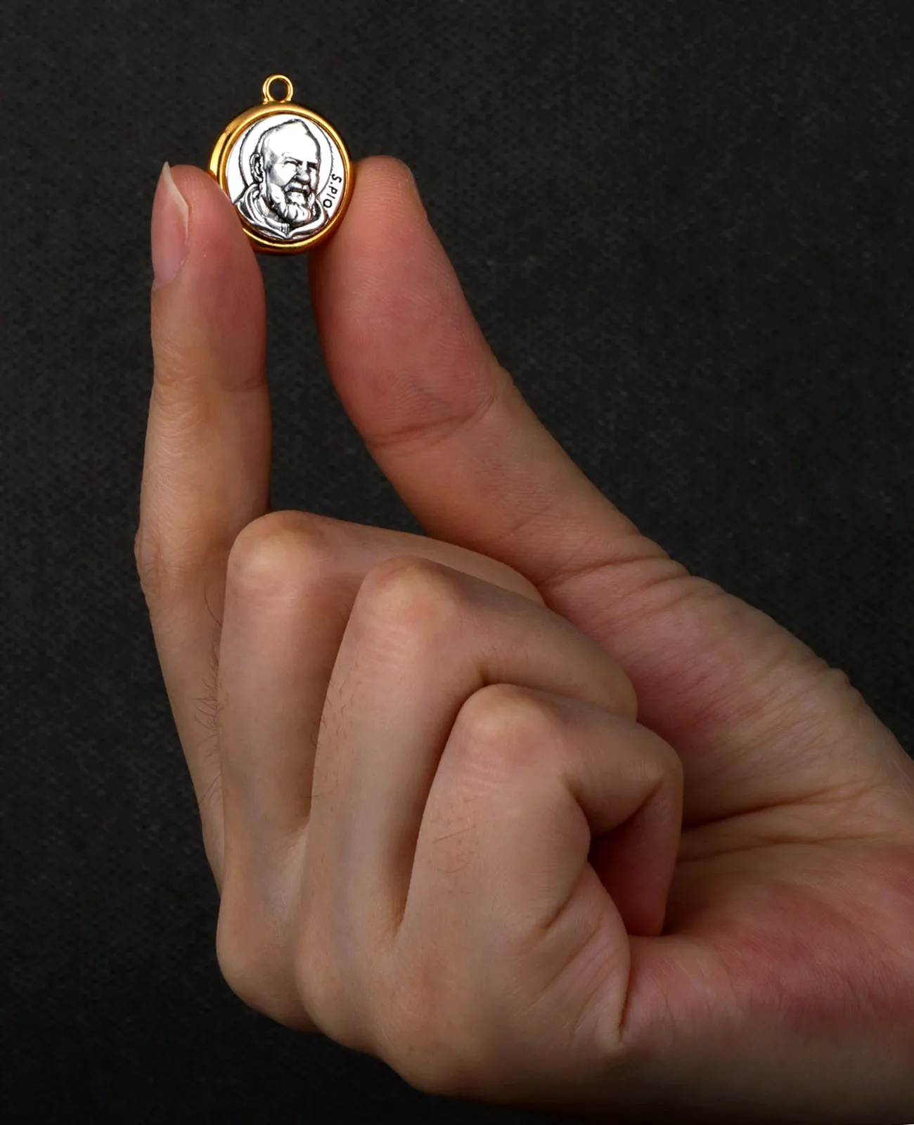 10Pcs Round Christian Saint Padre Pio Medal Charms The Archangel Saint Michael Shield Crusader Sword Pendant Jewelry Accessories