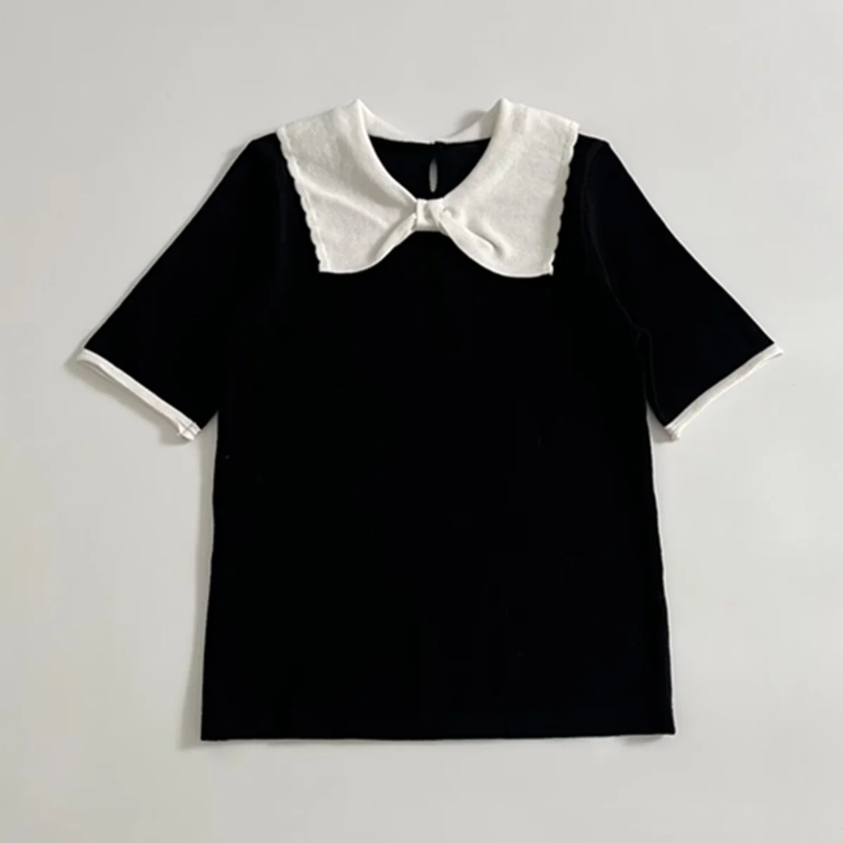 

Jenny&Dave Minimalist And Elegant Color Blocking Solid Color Short Sleeved T-shirt With Bow Collar Knit T-shirt Women Pullover T