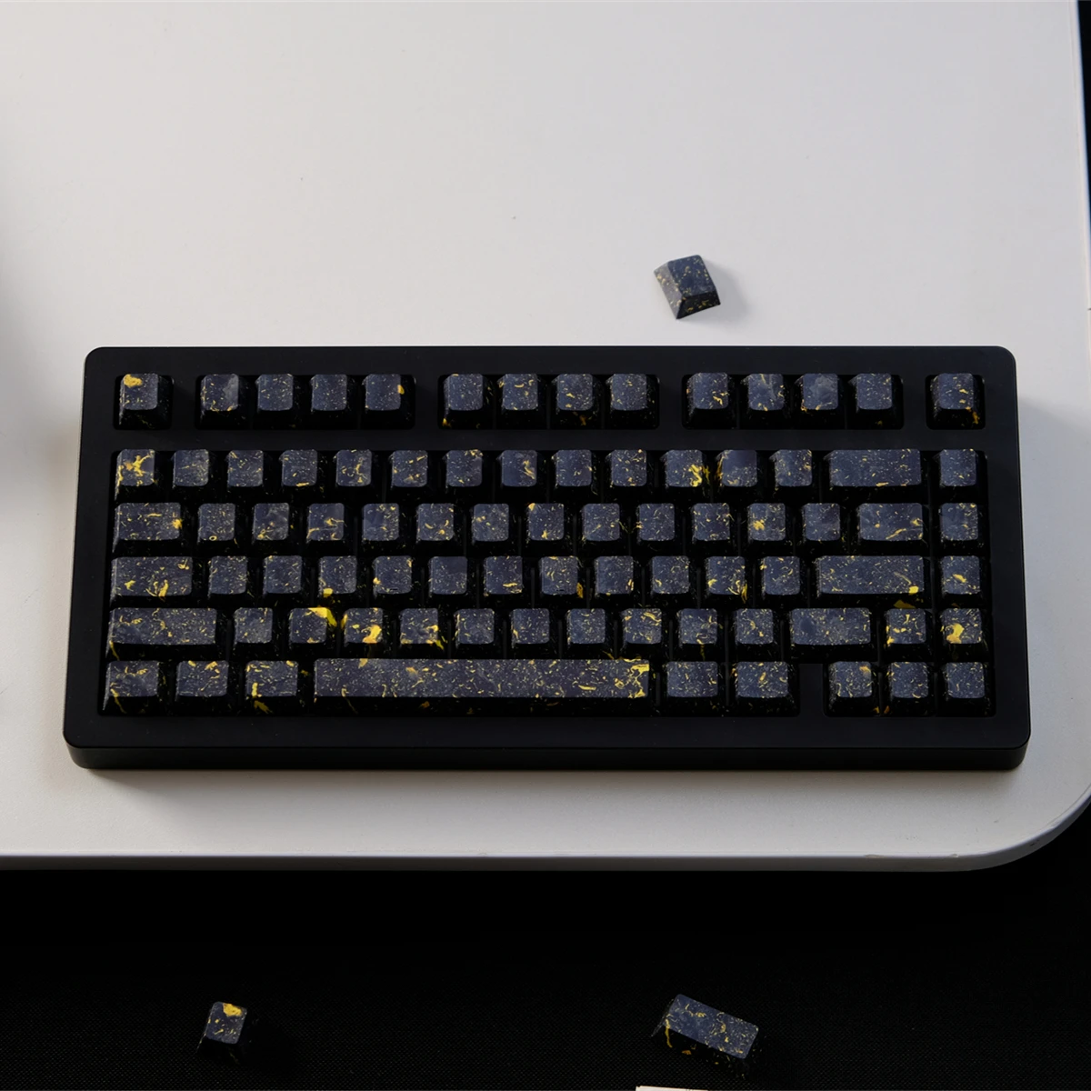 Black Golden Pattern Side-lit Shine Through Keycaps Cherry Profile 130 Keys Dye Sub PBT Keycaps for MX Switches Gaming Keyboard