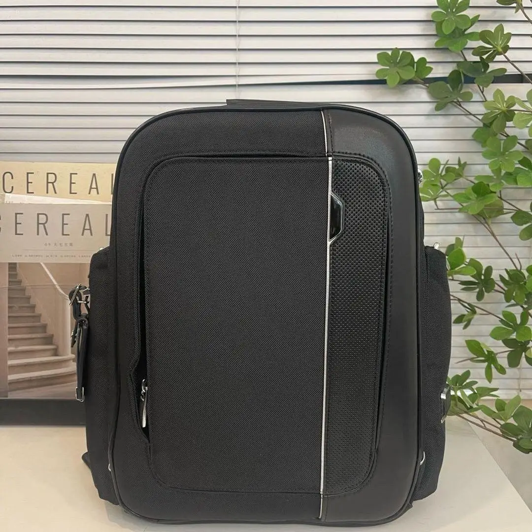 

Men's Business Travel Backpack, Urban Style Color-block Design Fashion Casual Laptop Daypack 25503011