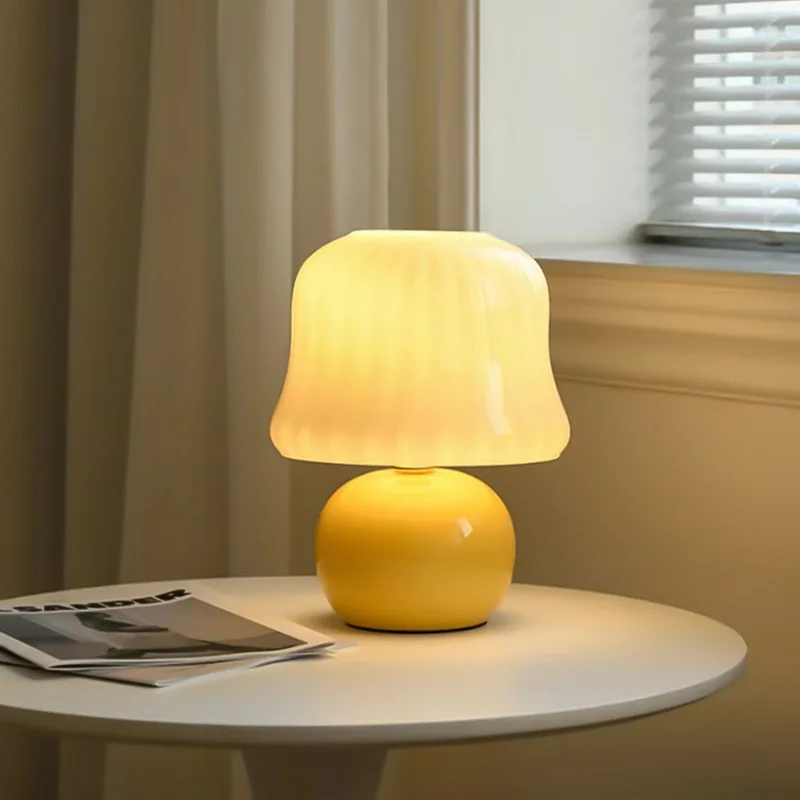 

French cream mushroom table lamp bedroom vintage glass table lamp Xiaohongshu creative gift bedside atmosphere table lamp