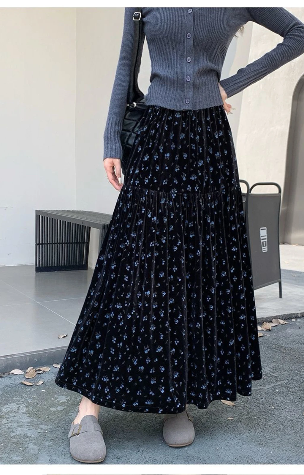 

2025 New autumn and winter retro golden velvet printed semi-long skirt for women, elastic waist and slimming A-line skirt
