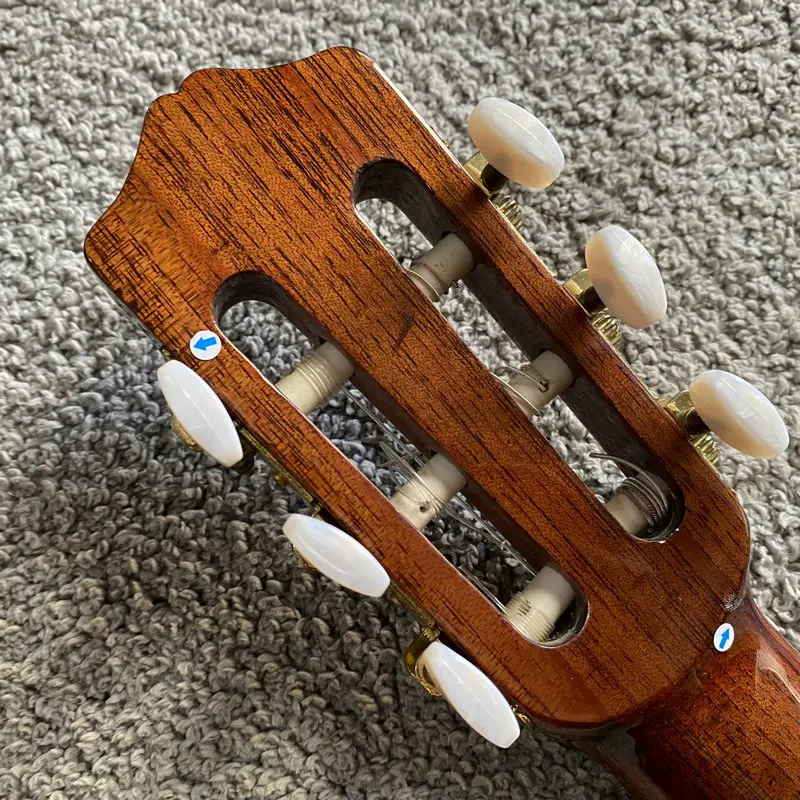 G441 39'Guitarra clásica Cordoba C5 genuina Tapa de cedro sólido Cuerpo de caoba de color natural con pequeños daños Precio de venta