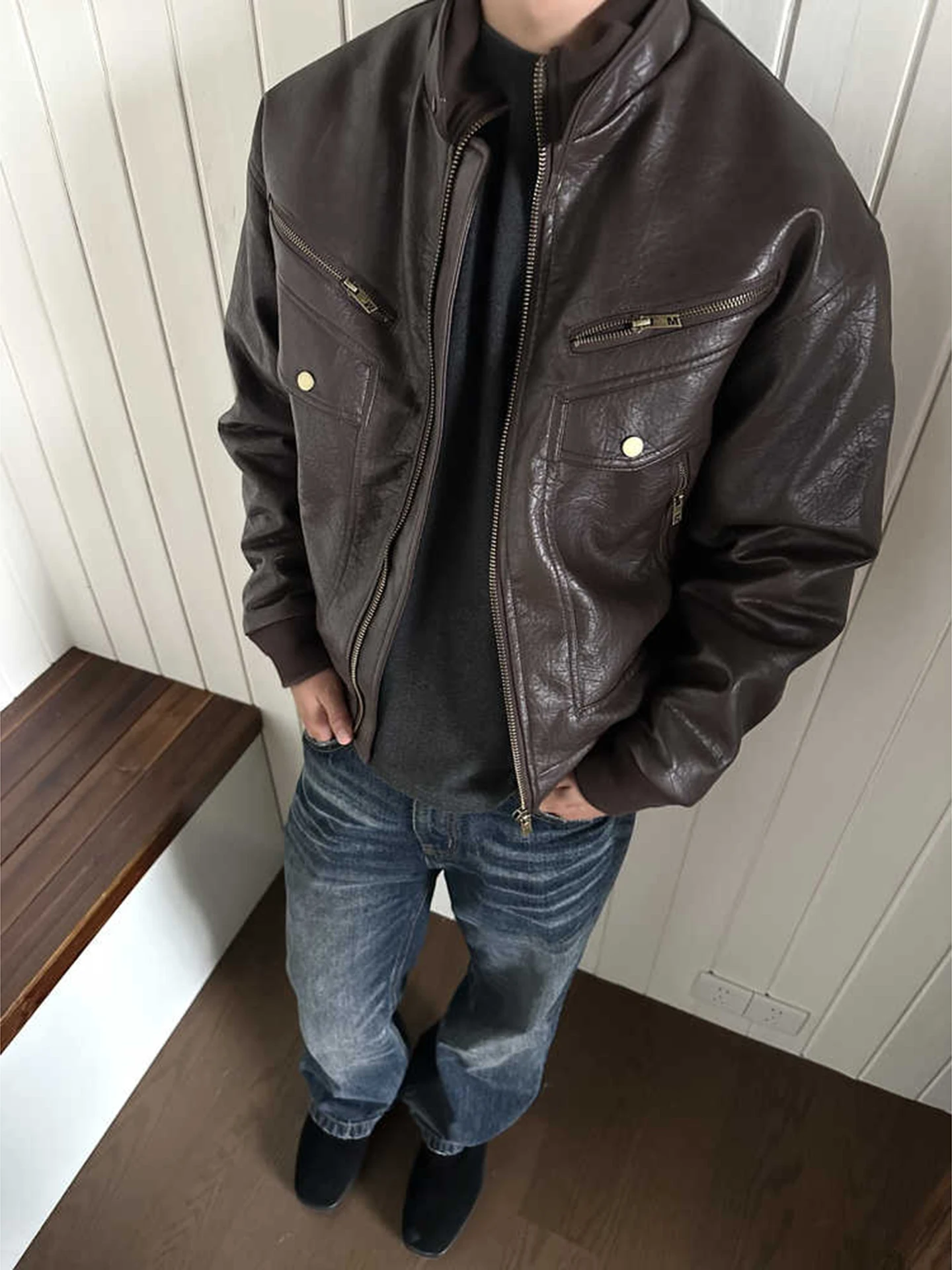 

Американская ретро-куртка из искусственной кожи с текстурным дизайном, свободного кроя, с воротником-стойкой, в мото-стиле, модная молодежная верхняя одежда, короткие брюки, трендовая молодежная мода