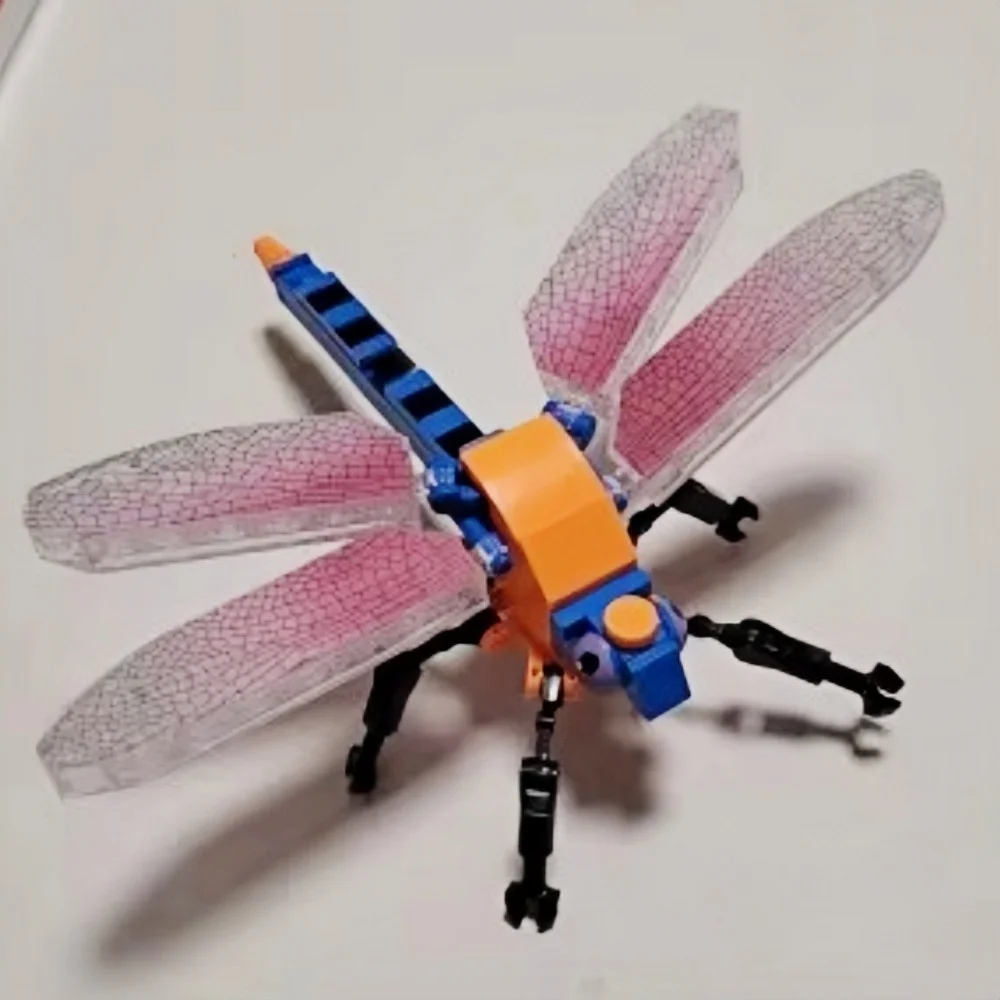 

Creative Building Blocks Insect Model Bee Dragonfly Ant Mantis Assembled Toys Interesting Animal Ornaments Gifts Desktop Decor