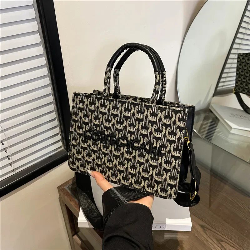 

2025 New Limited Batch Ladies' Jacquard Tote - Retro Style, Roomy Spacious Travel Shoulder Bag