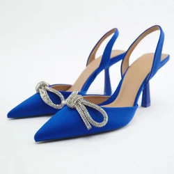 Bombas Slingback azul para mulheres, salto alto, bowknot de cristal, sapatos de festa, dedo apontado sexy, sandálias de salto agulha, verão, 2023