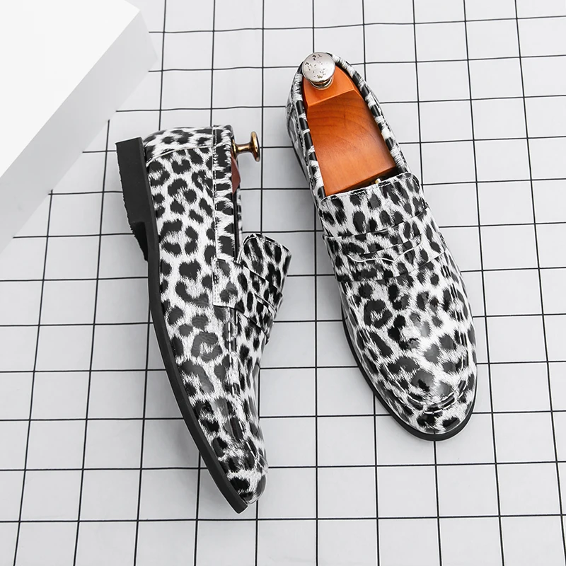 Zapatos de cuero de lujo para hombre, mocasines de leopardo a la moda, cómodos zapatos informales sin cordones para fiesta de negocios, mocasines de talla grande 38-46