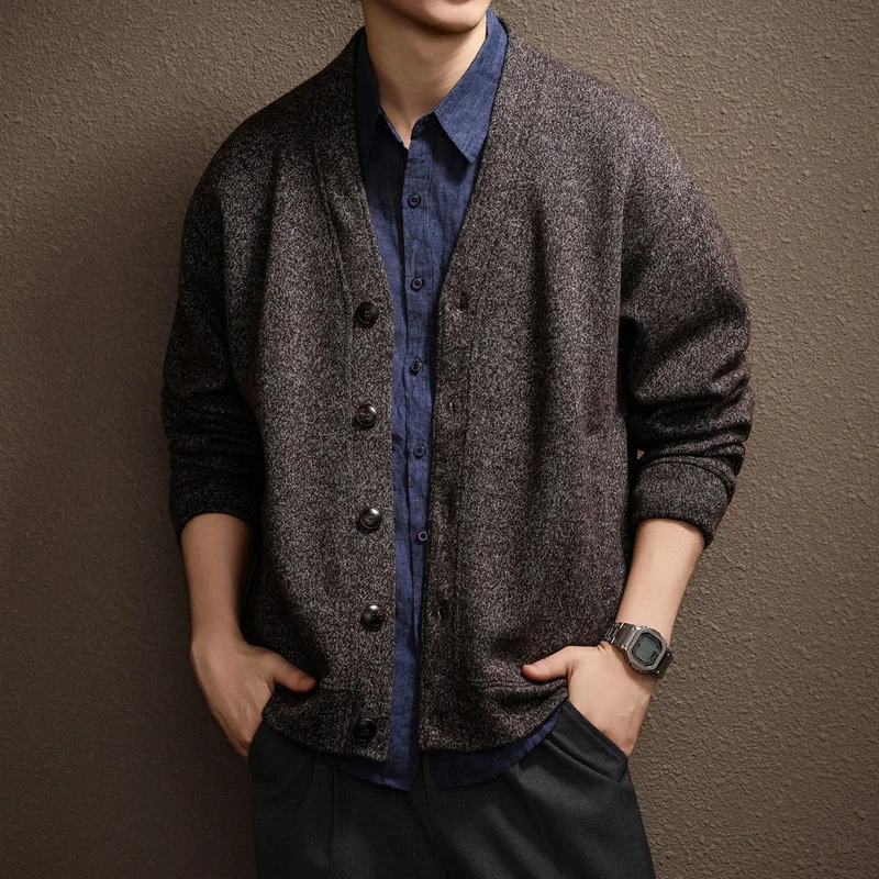 QICHE Men 2026 Autumn V‑Neck Knit Cardigan Old‑Money Tone Retro Silhouette Loose Lazy‑Vibe Daily Outer Top