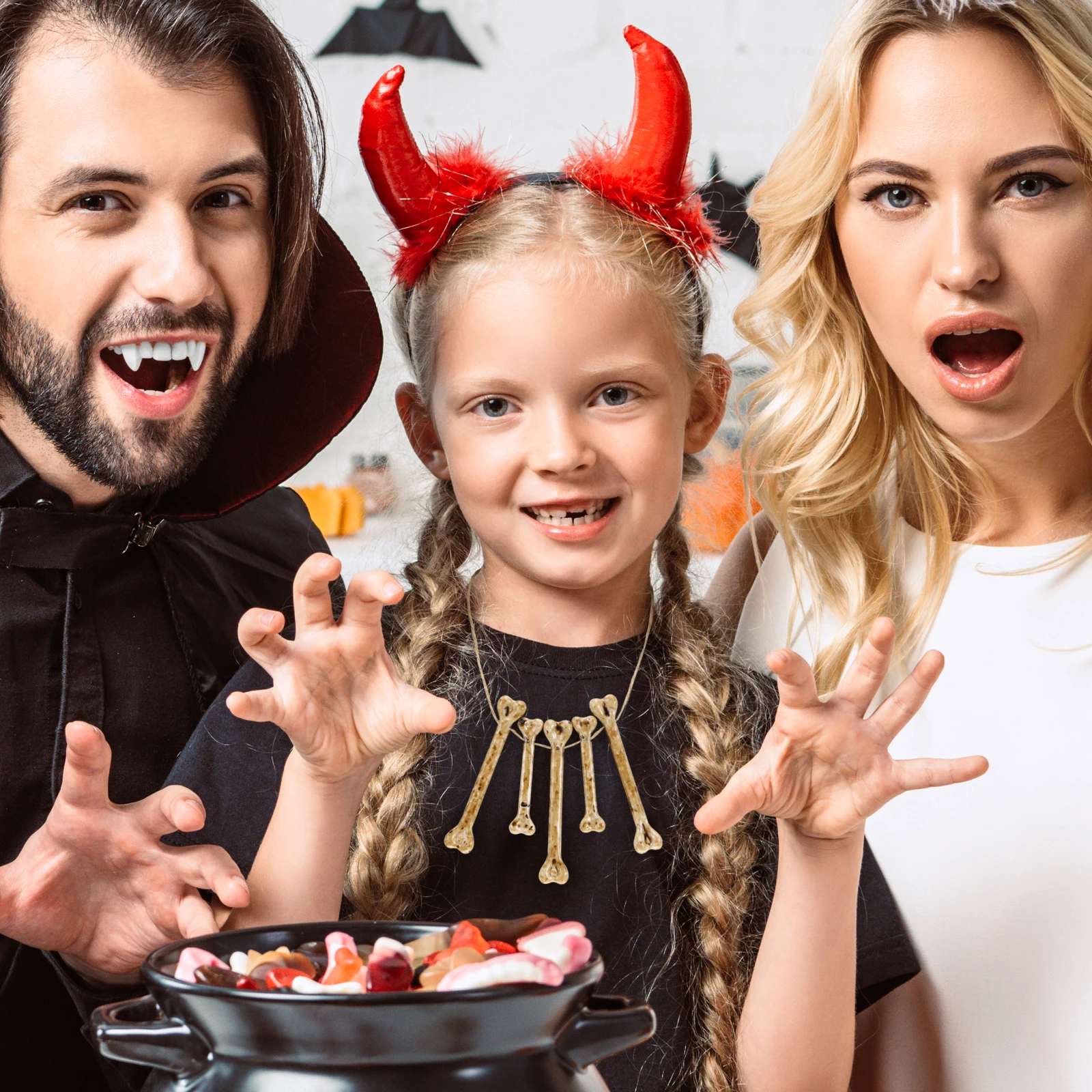 

Plastic Bone Decor 20pcs Halloween Bone Charm Simulated Halloween Bone Durable DIY Fake Bones Prank