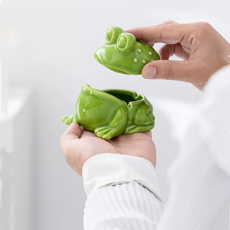 Cute Green Frog Ashtray Ceramic Ash Tray Office Table Desktop Standby Smoking Accessories for Weed Ashtrays Gift for Boyfriend