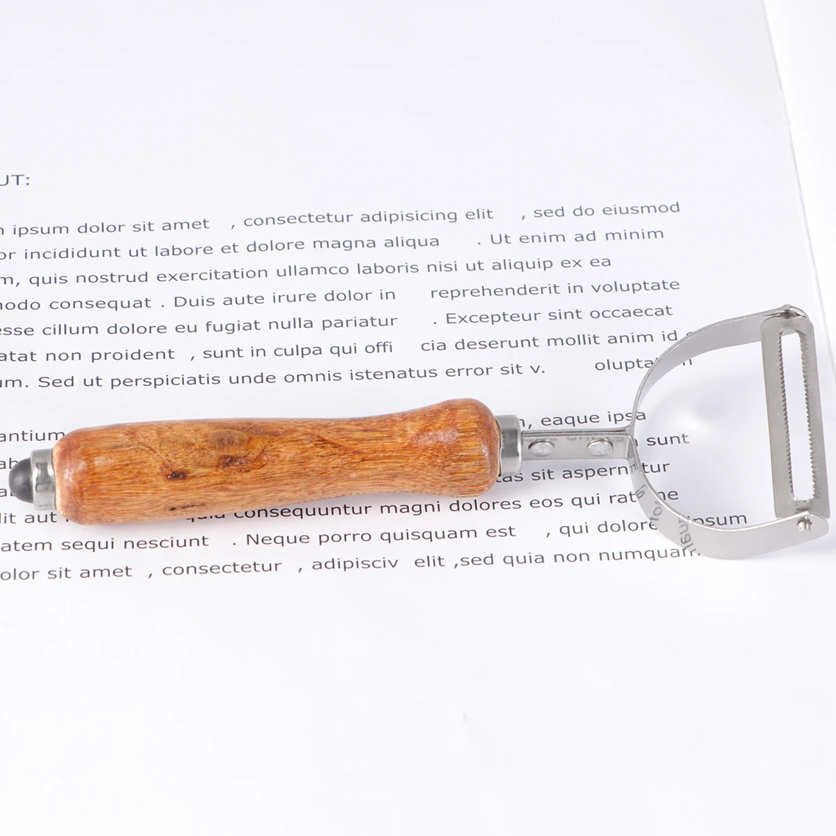 

1Pcs Wooden Handle Peeler Stainless Steel Vegetable and Fruit Tool for Carrots Potatoes Cucumbers Apples Efficient Kitchen