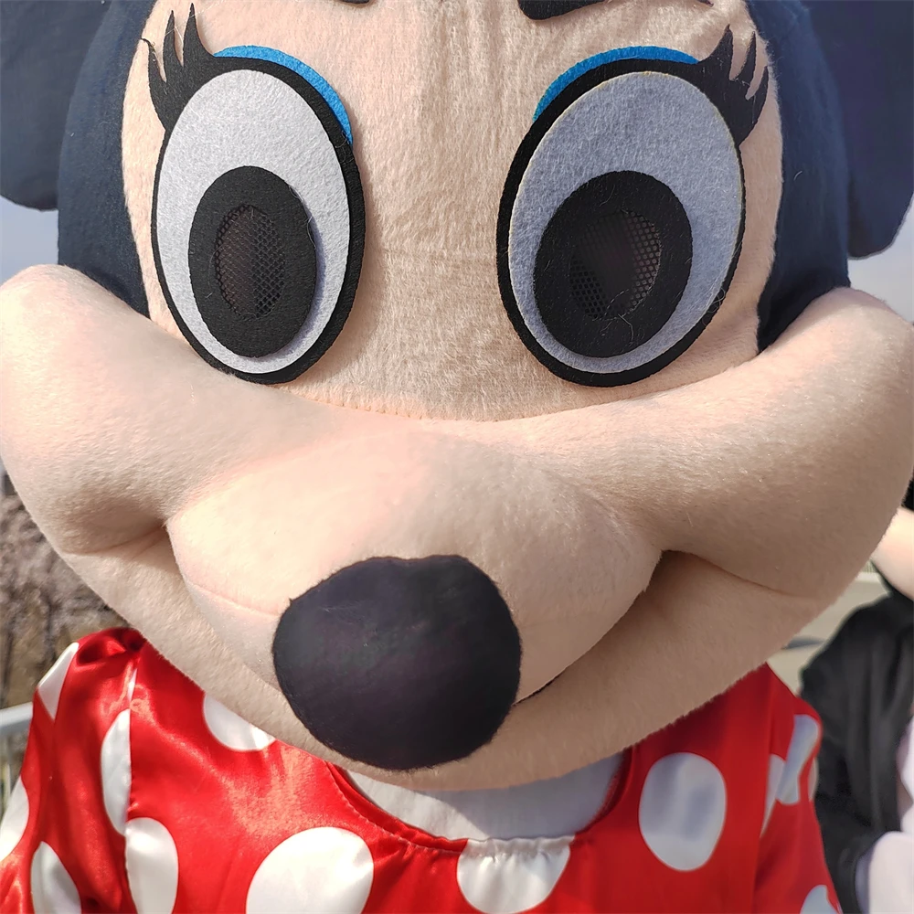 Рисунок 4 - Новогодний золотой костюм Минни Маус