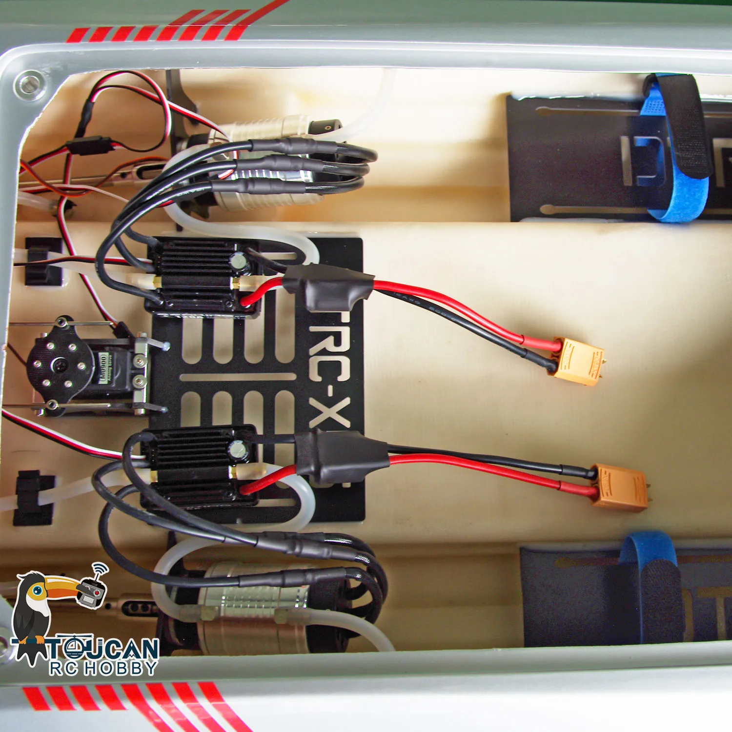 RTR 110km/h Łódź RC Wyścigowa Szybka DTRC X55 Model Zdalnie Sterowana Wodoodporna Zabawka Bateria Toucan Hobby Prezent THZH1594