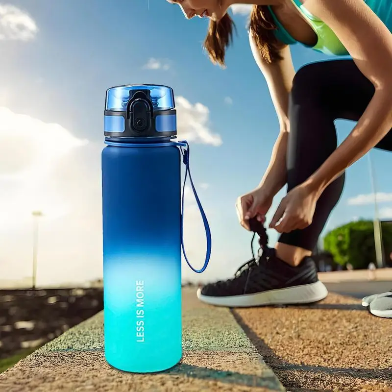 Botella de agua de entrenamiento azul degradado para Fitness, botellas de agua de gimnasio a prueba de fugas con correa para correr, 1000ml, deportes grandes