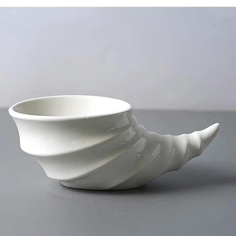 Kitchen Tableware Threaded Horn Shaped Dinner Plate Pure White Ceramic Conch Bowl and 9 Inches