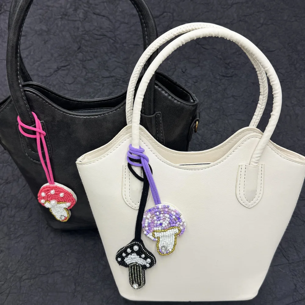 Alirattan 2025 nuevo lindo bolso de cuentas de setas hecho a mano decoración colgante colorido seta funda de teléfono llavero accesorio