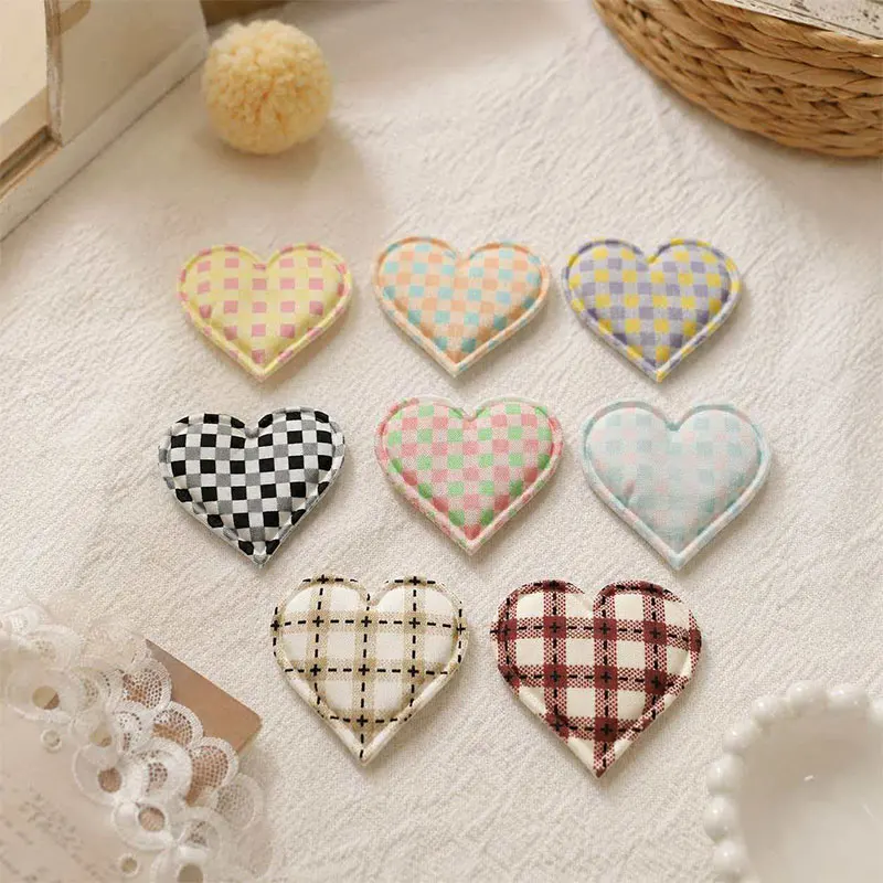 100 Stück 3,5x3,7cm Gemusterte Herz-Applikationen zum Aufnähen für Kleidung, Hüte, Schuhe, Haarschmuck, Haarspangen, Schleifendekoration – Detail 1
