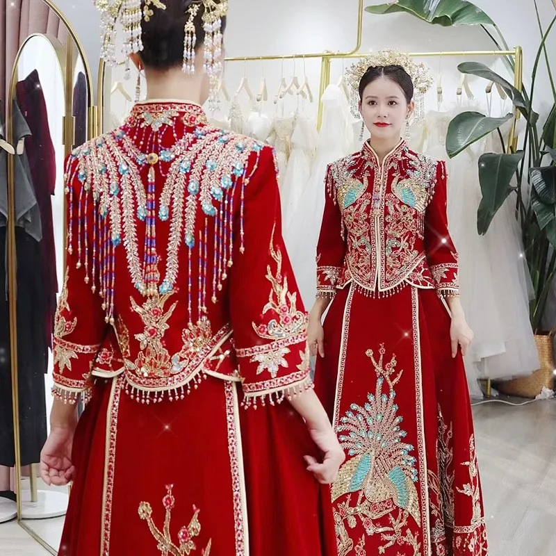 

Новый стиль свадебного платья Дракон и Феникс - это китайский стиль для церемонии.