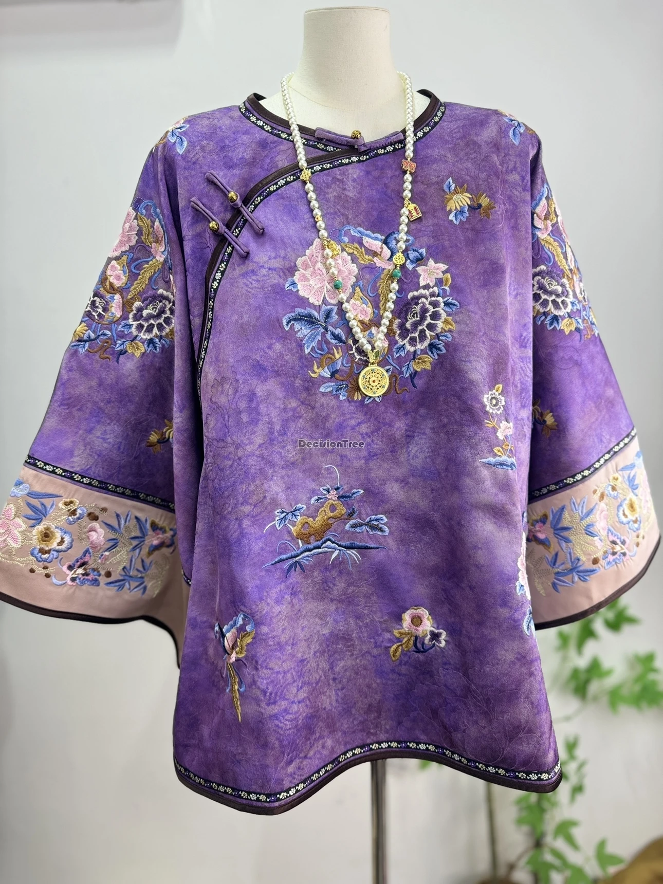 2025 nieuwe Chinese traditionele stijl verbeterde oude kostuum geborduurde satijnen jas vrouwen half mouw losse hanfu tang pak top