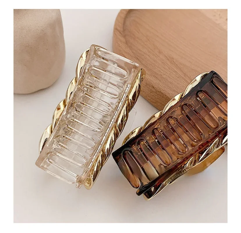 Jepit Rambut Model Hiu Akrilik Cakar Rambut Rantai Emas Antik Mode Korea Baru Aksesoris Rambut Model Amber untuk Wanita