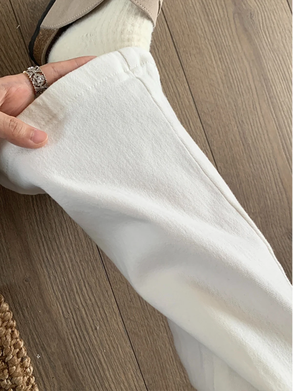 

Джинсы Эластичные женские брюки Высокая мода Тенденция Популярные женские джинсы Hot Sense Series Однотонные универсальные длинные классические новые