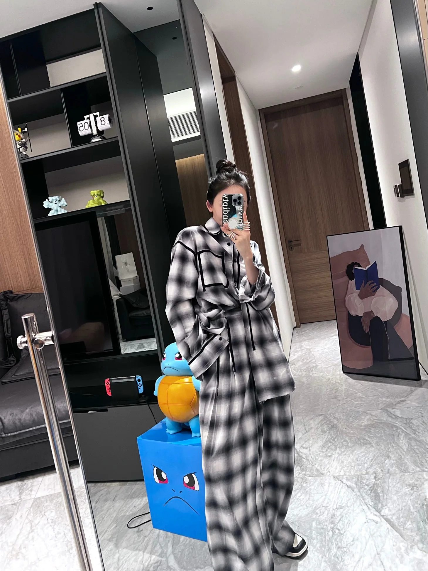 

Комплект для ранней осени: повседневные брюки с высокой талией и поясом в клетку, в стиле пэчворк, и дышащая комфортная хлопковая рубашка для женщин