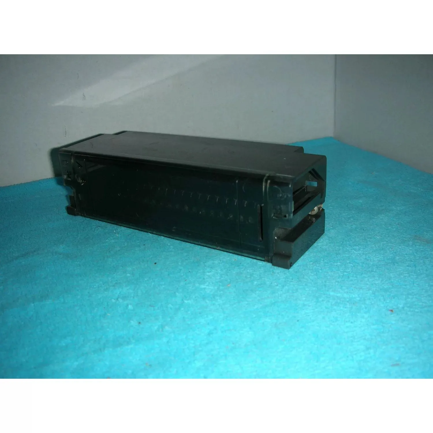 Honeywell HC900 module front connector 2 rows of 36 pin terminals