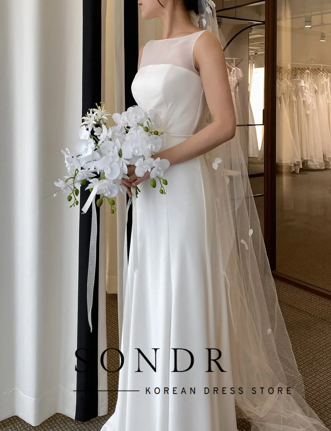 Sondr Simple Korean Wedding Dresses Scoop Collar Sleeveless Illusion Backless Reception Dress Photo Shoot Customized Party Gown