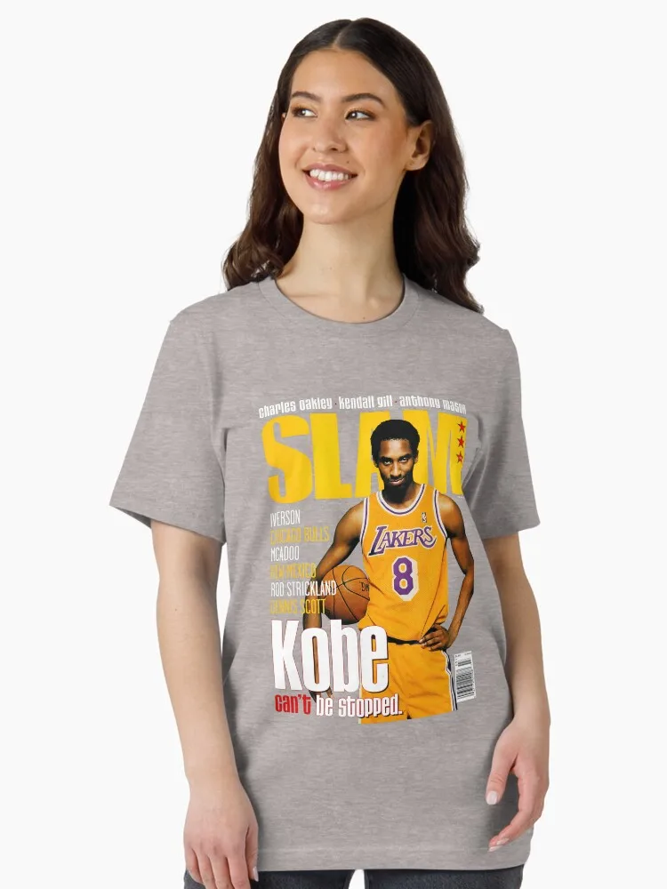 كوبي براينت سلام دنك 1998 غلاف المجلات لوس أنجلوس LA ليكرز قميص أسود مامبا مروحة ملصق فني هدية تي شيرت أساسي