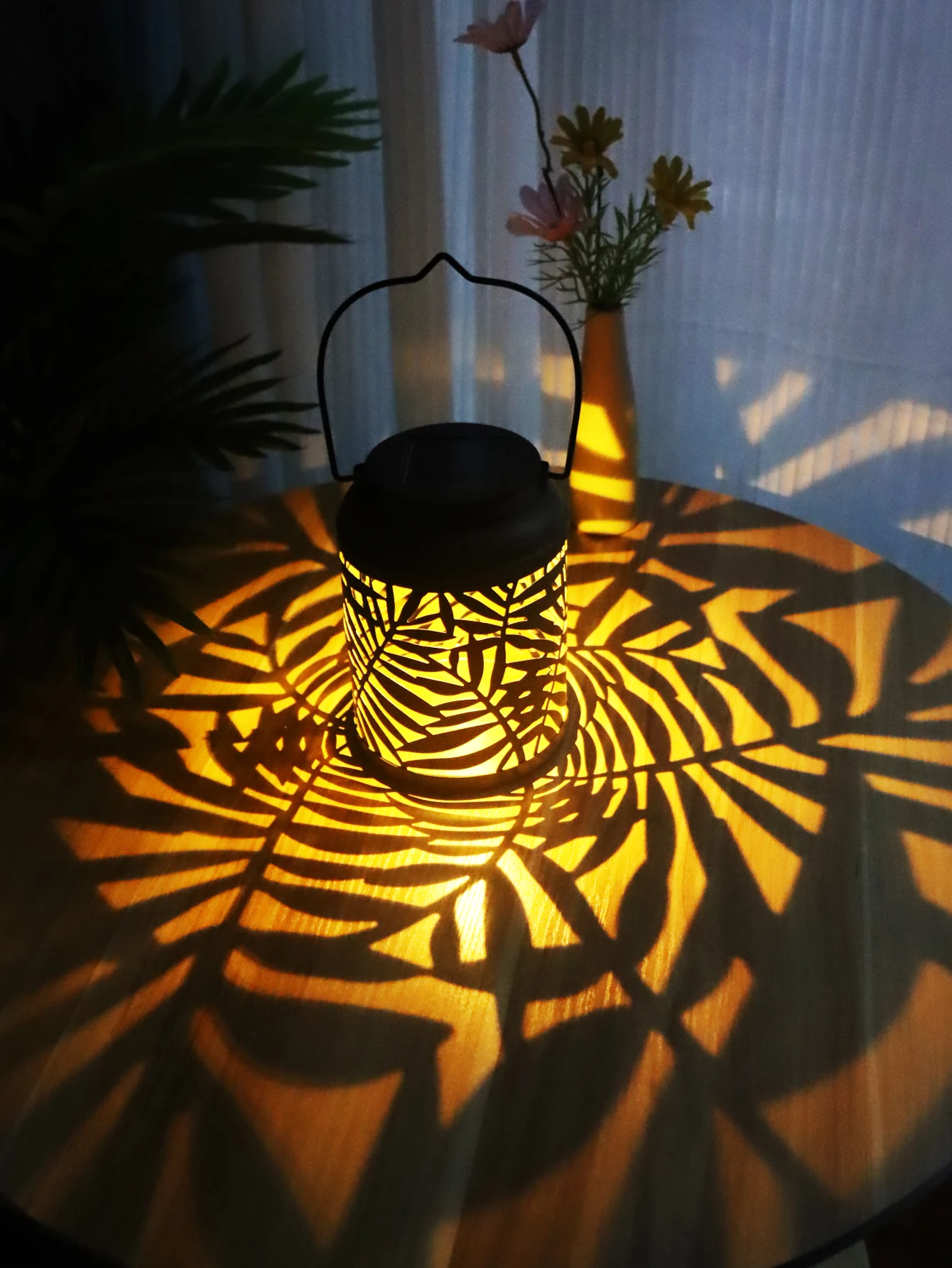 Antique Wrought Iron Solar Light, Decorative Outdoor Lamp for Garden & Yard
