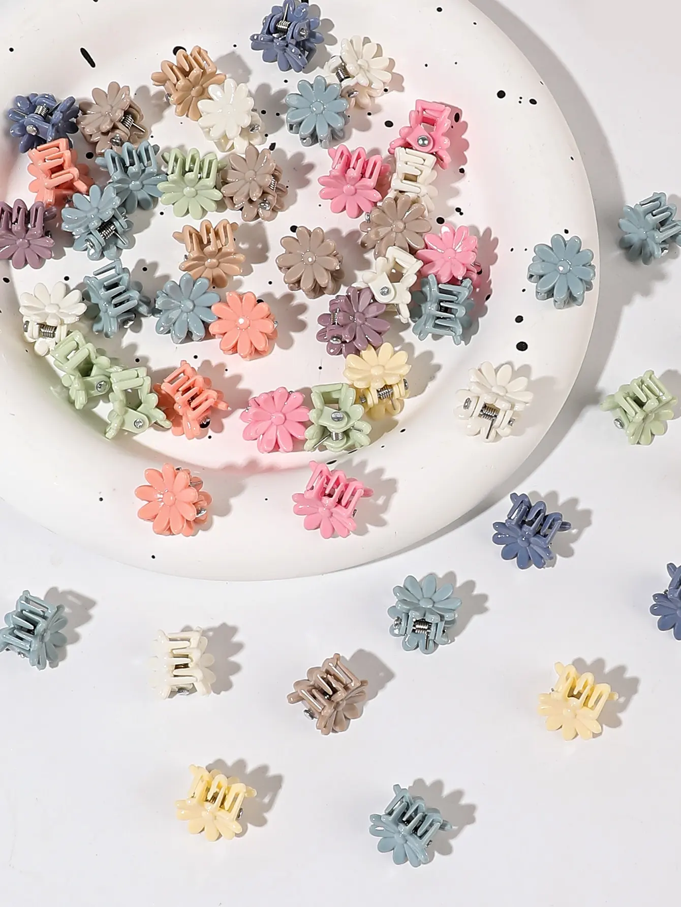 50 Stück bunte Mini-Blumen-Haarklammern für Mädchen, niedliches Haar-Styling-Zubehör, Urlaubsgeschenk, dekorative Dutt-Klemme, winziges Haar – Detail 10