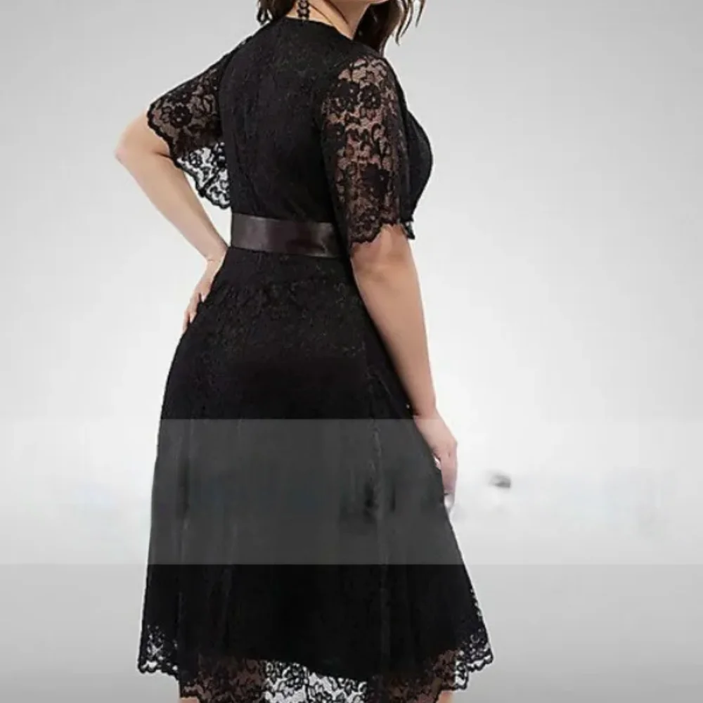 Elegant Mature Black Lace Plus Size Bridesmaid Dress, Sleeve A Line Blouse Short Sleeve Large Floor Length Wedding Party Dress