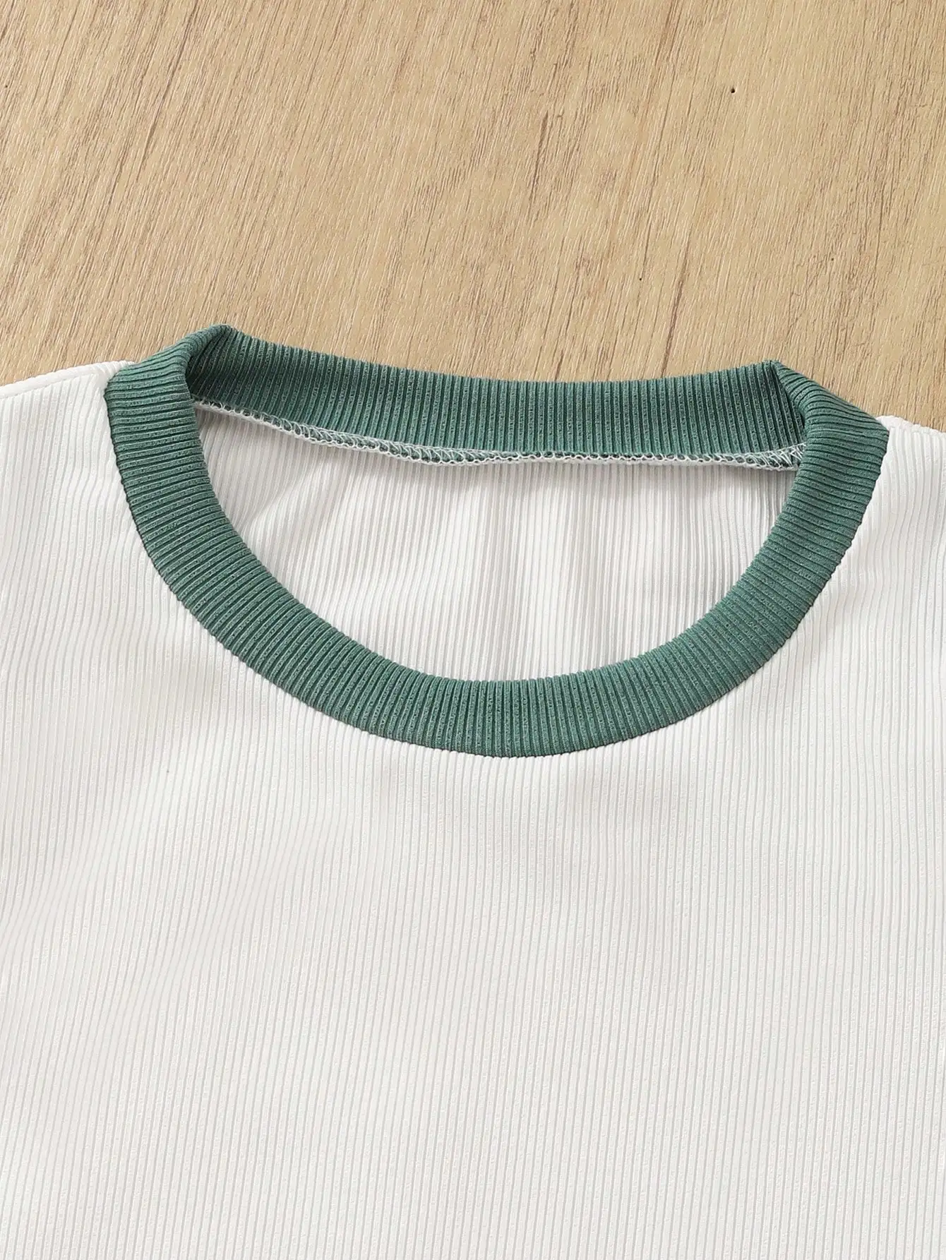 Set resort vintage da donna 2 pezzi: canotta bianca con finiture verdi e gonna lunga abbinata, primavera estate