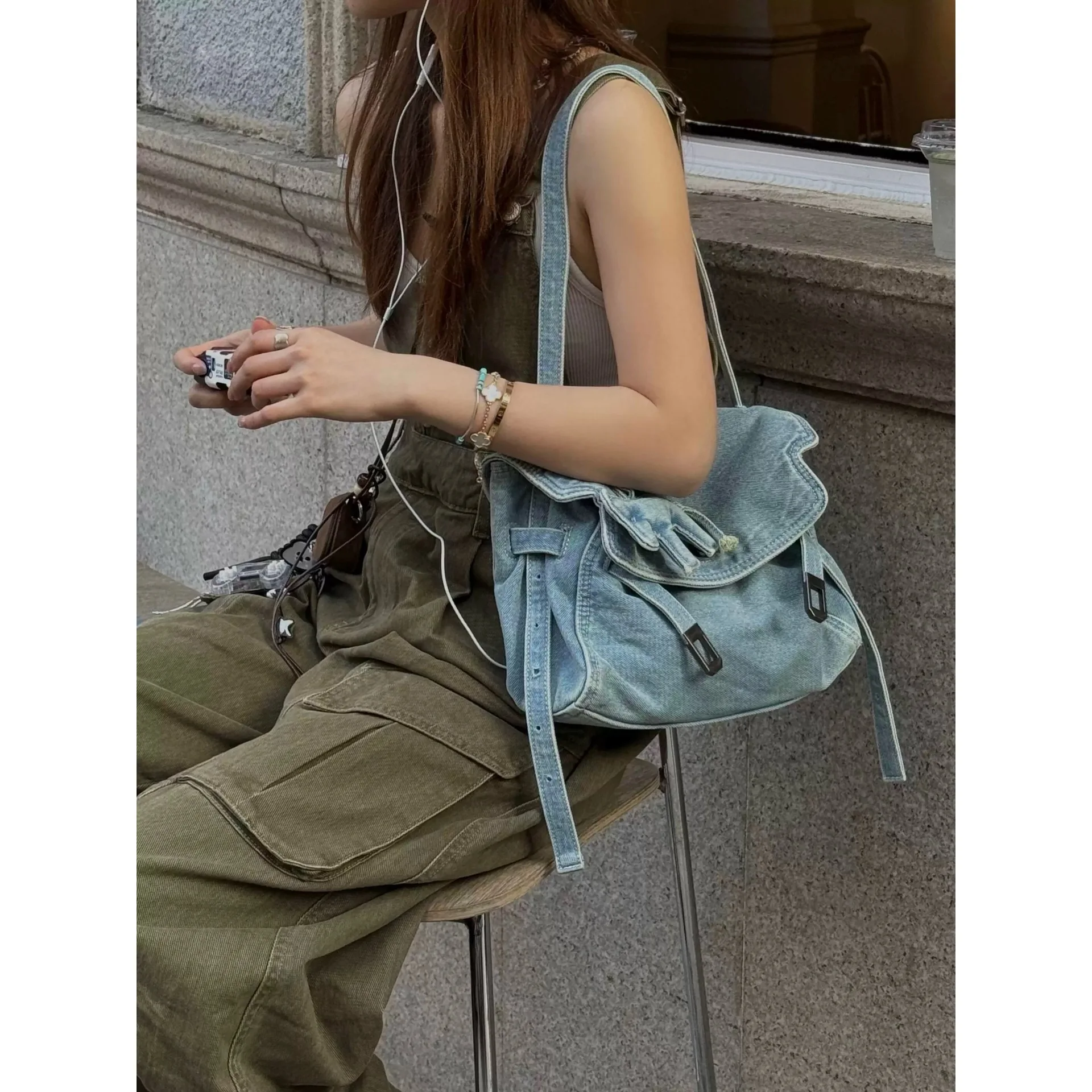 

Women Denim Messenger Bag Retro Washed Denim Crossbody Bag Adjustable Strap Casual Shoulder Bag for Daily Commute