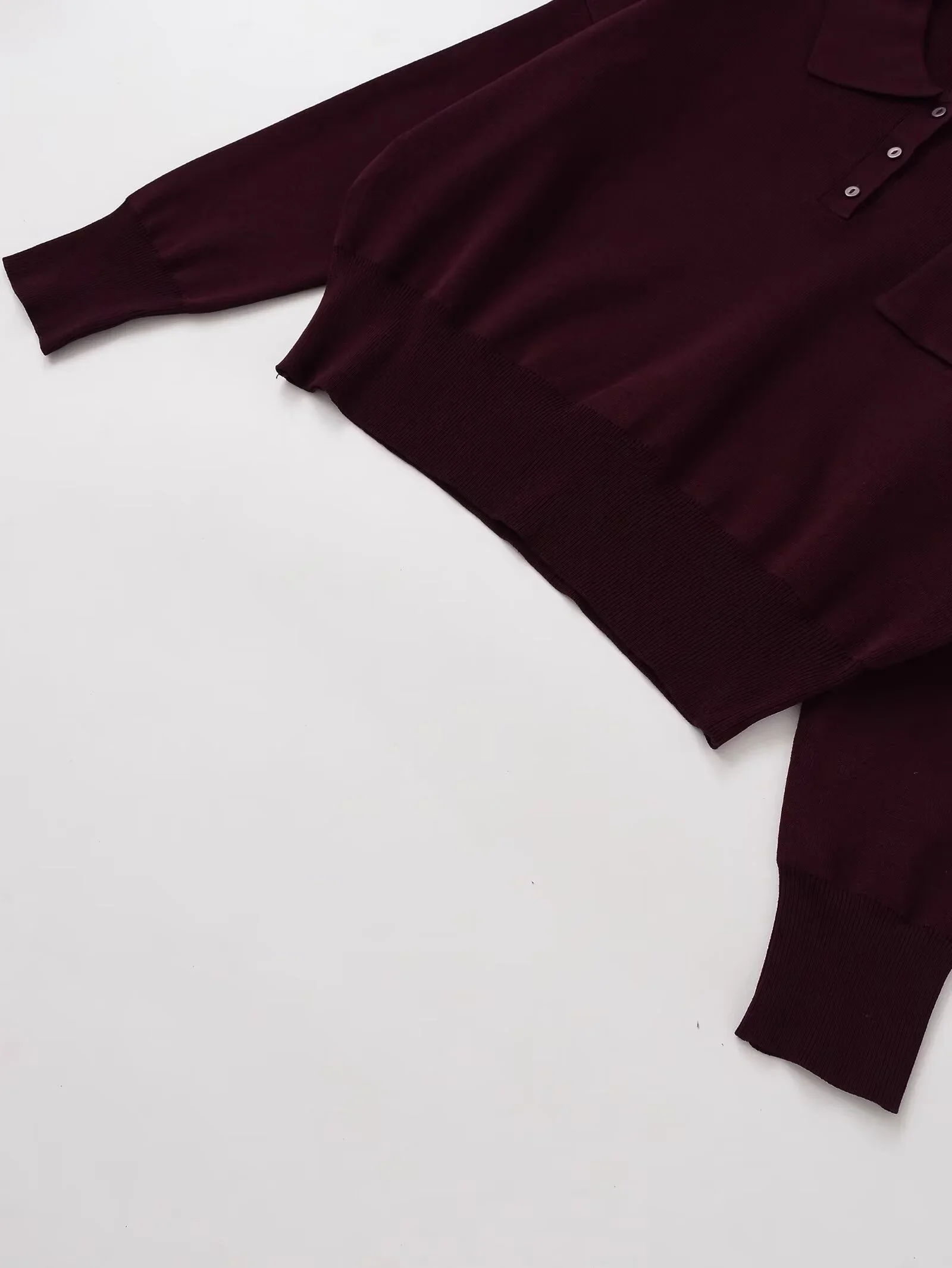 เสื้อฮู้ดดี้ตกแต่งลาย POLO แบบถัก รุ่นใหม่ ฤดูใบไม้ร่วง 2025 เสื้อผ้าผู้หญิงลำลอง แฟชั่นเรียบง่าย สวมใส่สบาย มีกระเป๋าอเนกประสงค์