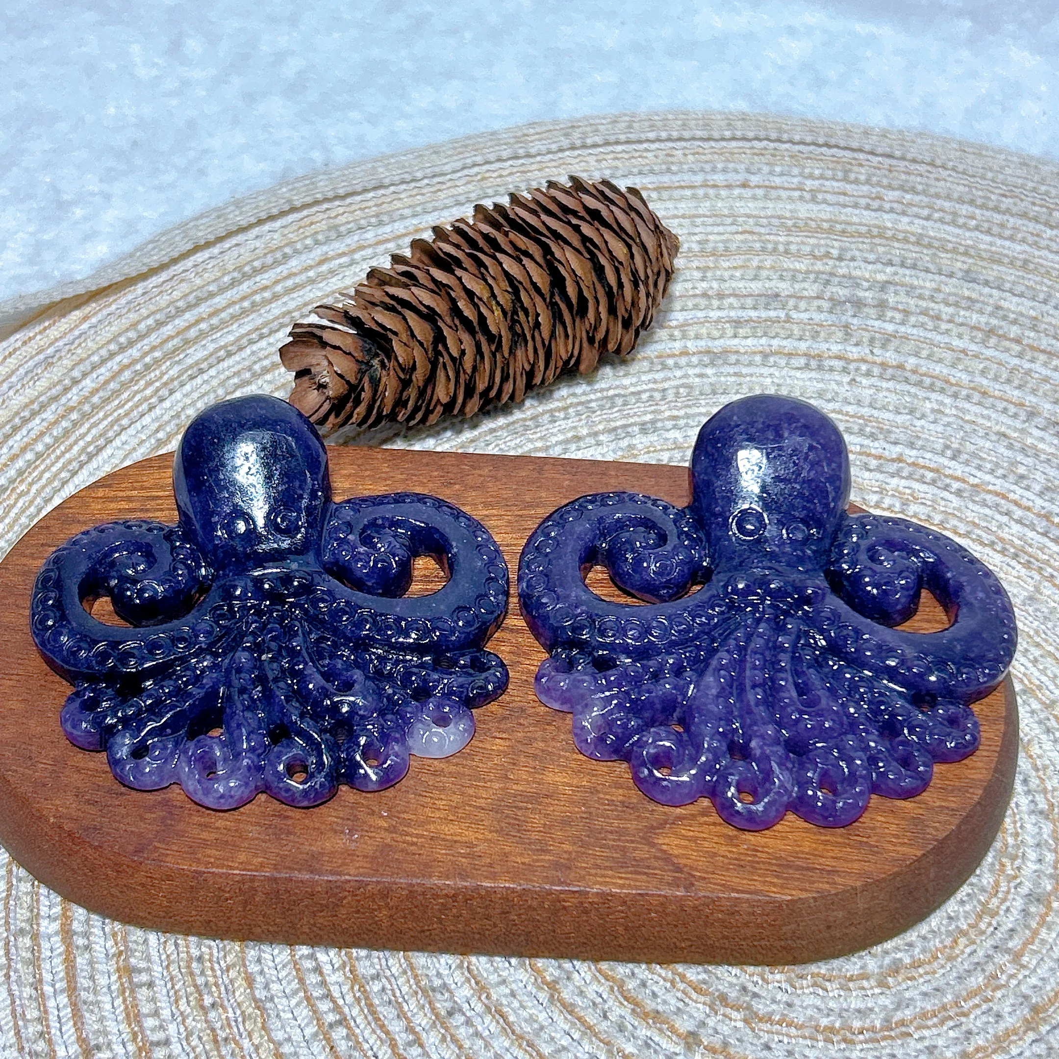 Healing Natural Crystal Lipidolite Octopus Hand Carving Rare Gemstones Energy Mineral Reiki Home Decorations Gift Ore