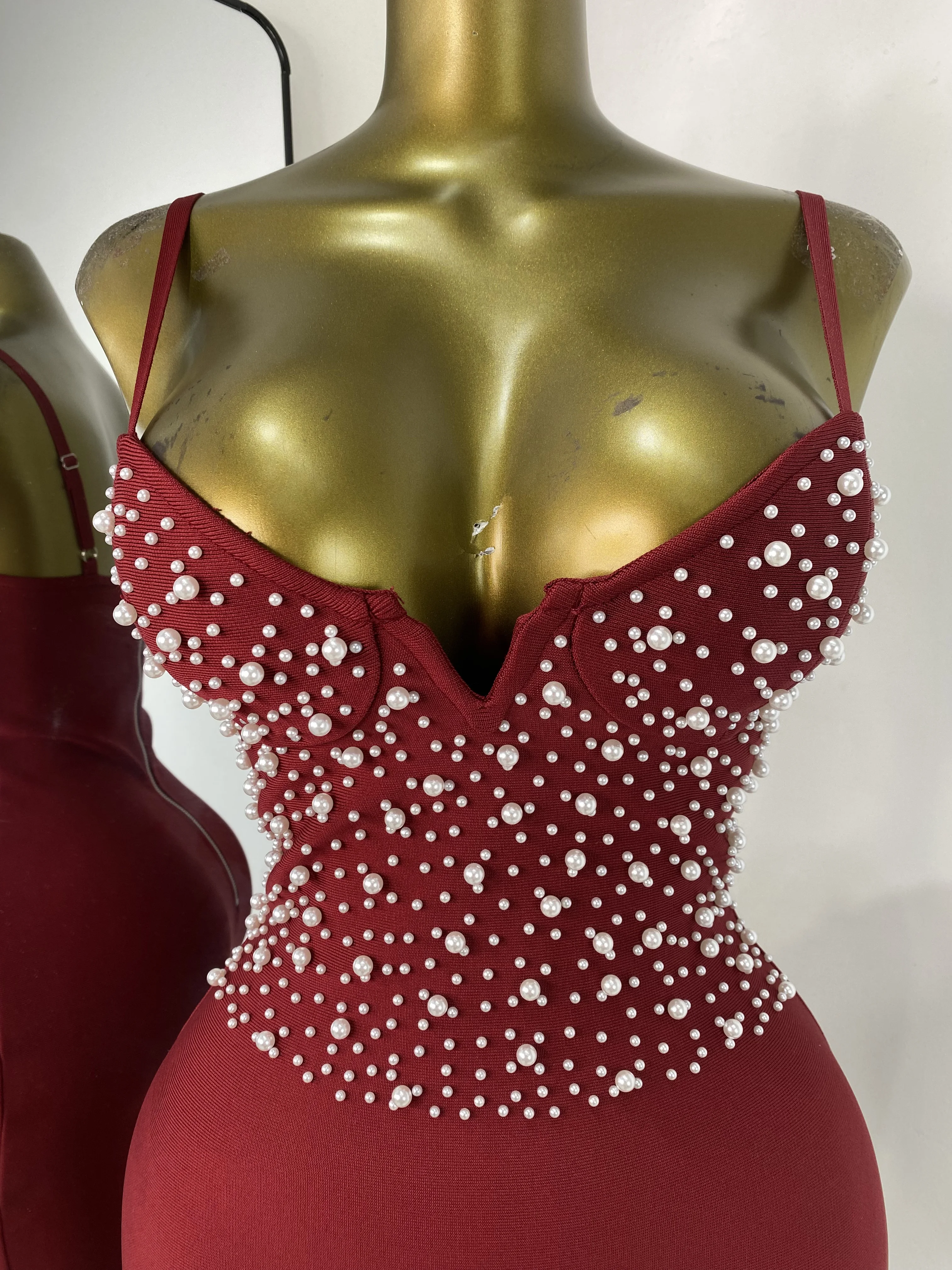 أزياء المرأة بورجوندي ضمادة اللباس السباغيتي حزام الخامس الرقبة اللؤلؤ التطريز طول الركبة OL الأعمال فساتين الحفلات المسائية