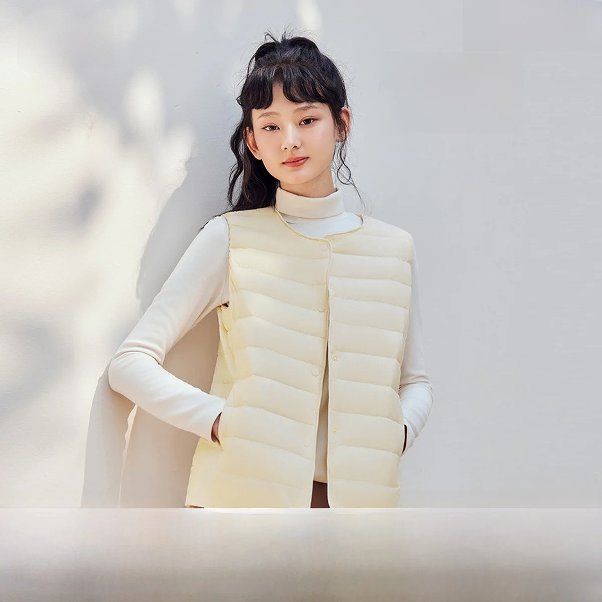 

Snow Flng 2026 Spring New Sle ex round Ne down Vest Faionable Urban Youth Du down Filling Comfortable Warmth