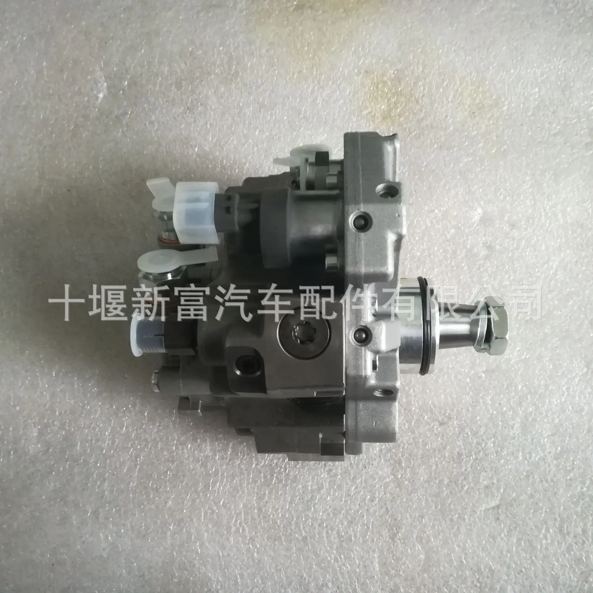 

Adapted to Cummins ISDe engine parts 4898921 0445020007 fuel pump assembly