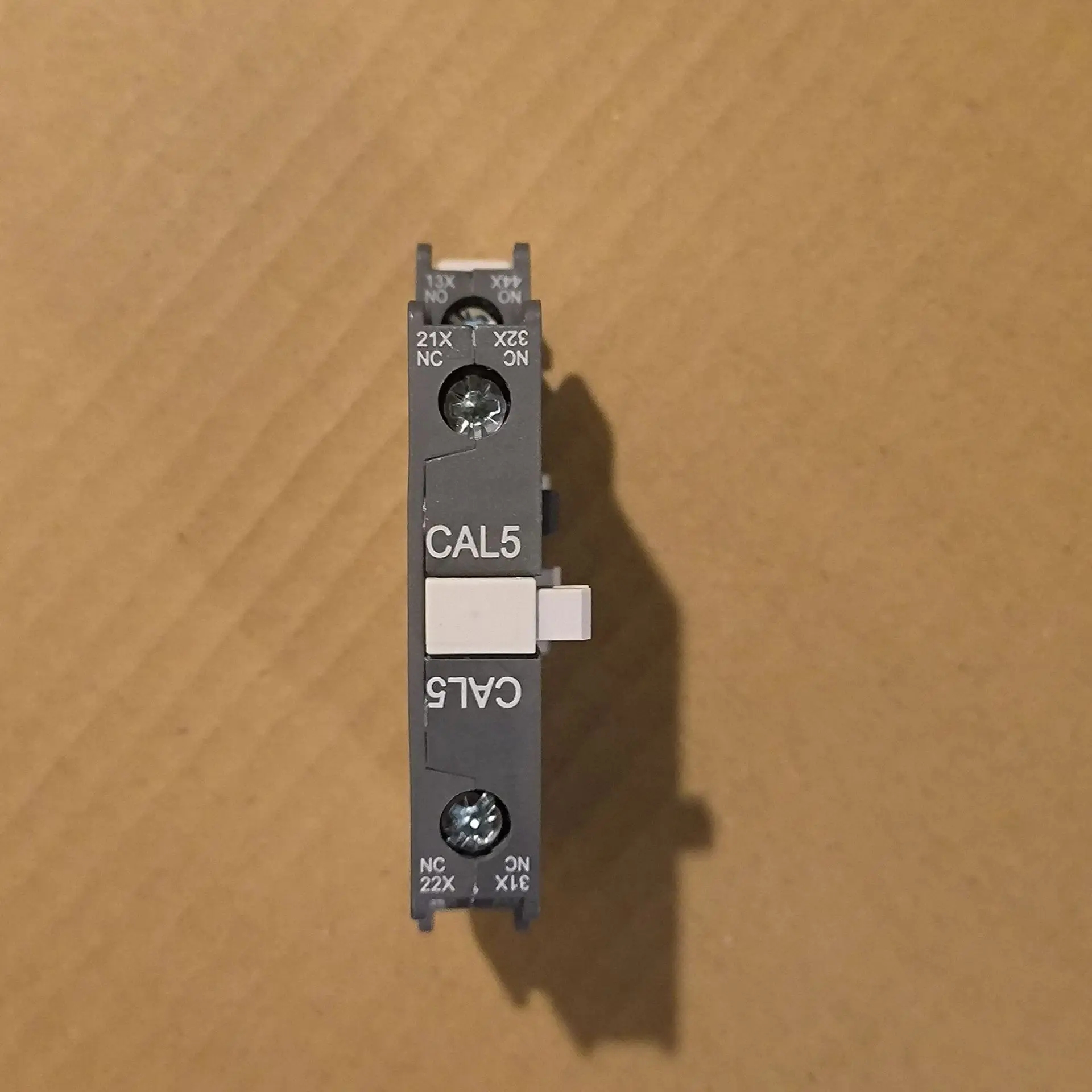 2025 موصل ABB نقطة لمس مثبتة على الجانب CAL5-11 أصلية جديدة 10069840