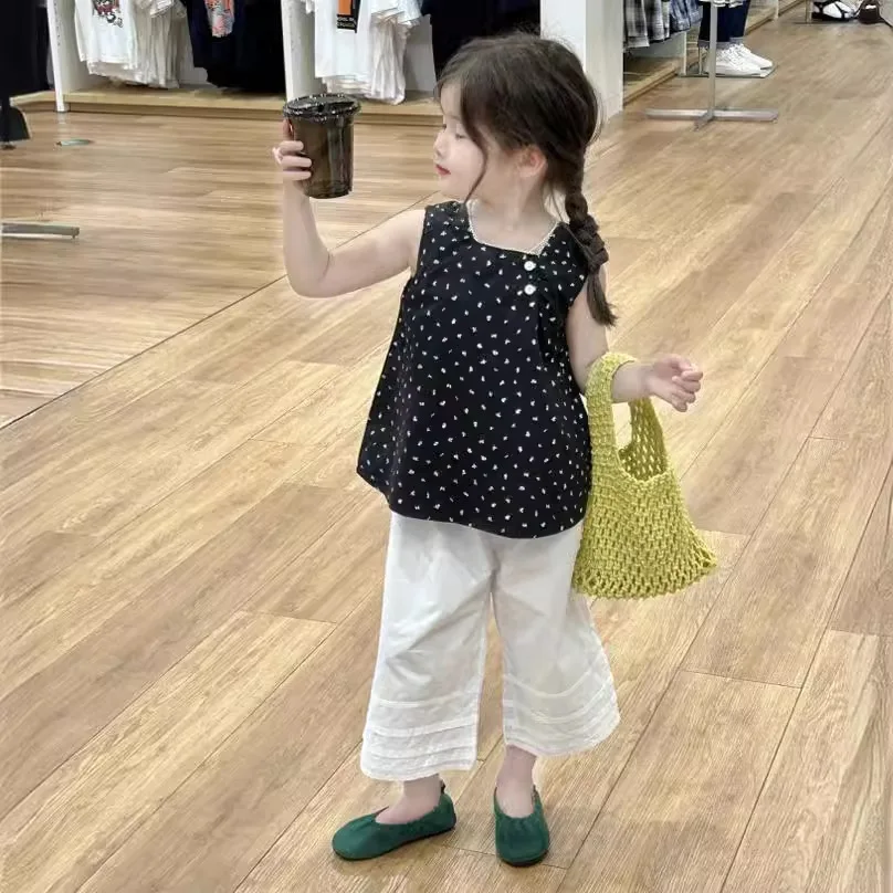 

Korean Girls' Summer Wear New Children's Shirt Sleeveless Floral Versatile Foreign Style Top White Lace Nine-point Pants