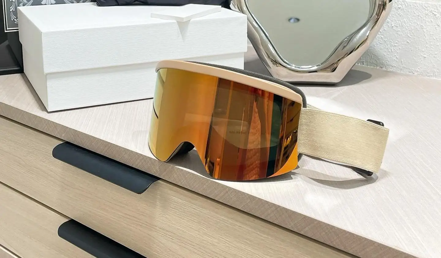 

Luxury Ski Goggles HD Lenses Stylish Snowboard and Ski Cycling Glasses Winter Sports Accessories Windproof Unisex Gift