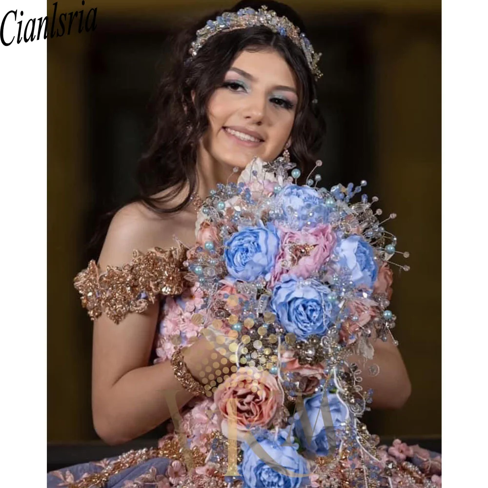 Abito Quinceanera di lusso con spalle scoperte Applicazioni in pizzo Sweet 15 16 Abito da ballo lungo fino al pavimento Sweep Train