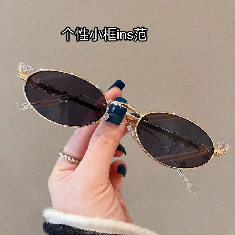 2023 Small Oval Sun Glasses Female Outdoor Shopping Shades Diamond Driving Eyewear Glasses Retro Letter Oval Sun Glasses Shades