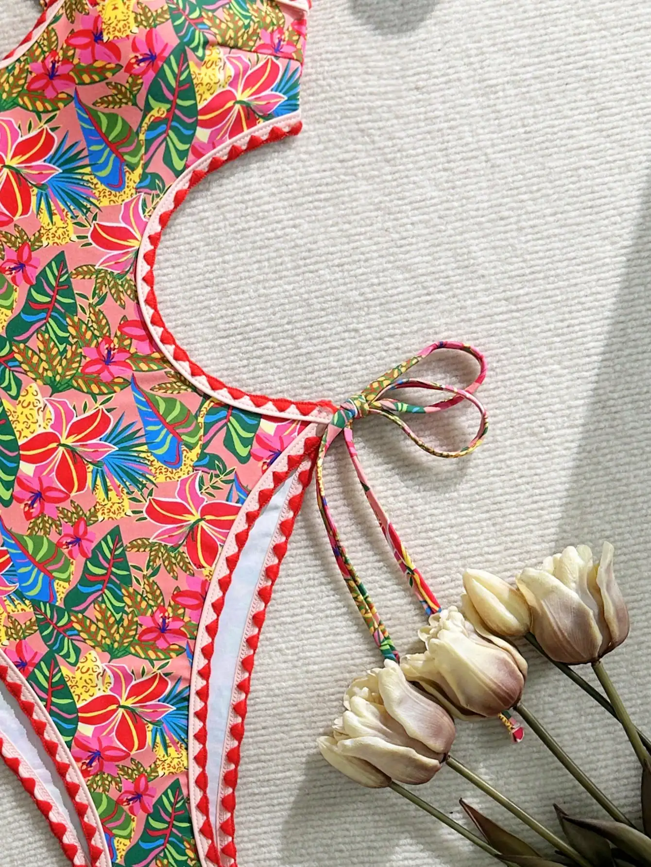 

Женский слитный купальник с цветочным принтом в богемном стиле, с бахромой и вырезами по бокам, для пляжного отдыха