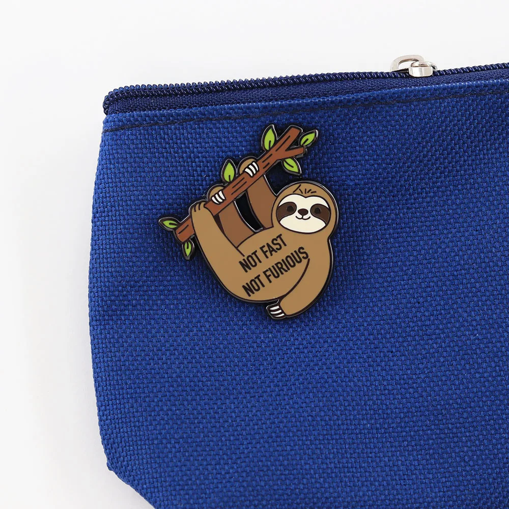 Not Fast Not Furious Faultier Emaille-Pin, Niedliche Cartoon-Tier-Brosche, Lustiges Abzeichen-Accessoire für Kleidung, Humorvolles Geschenk für Freunde – Detail 10