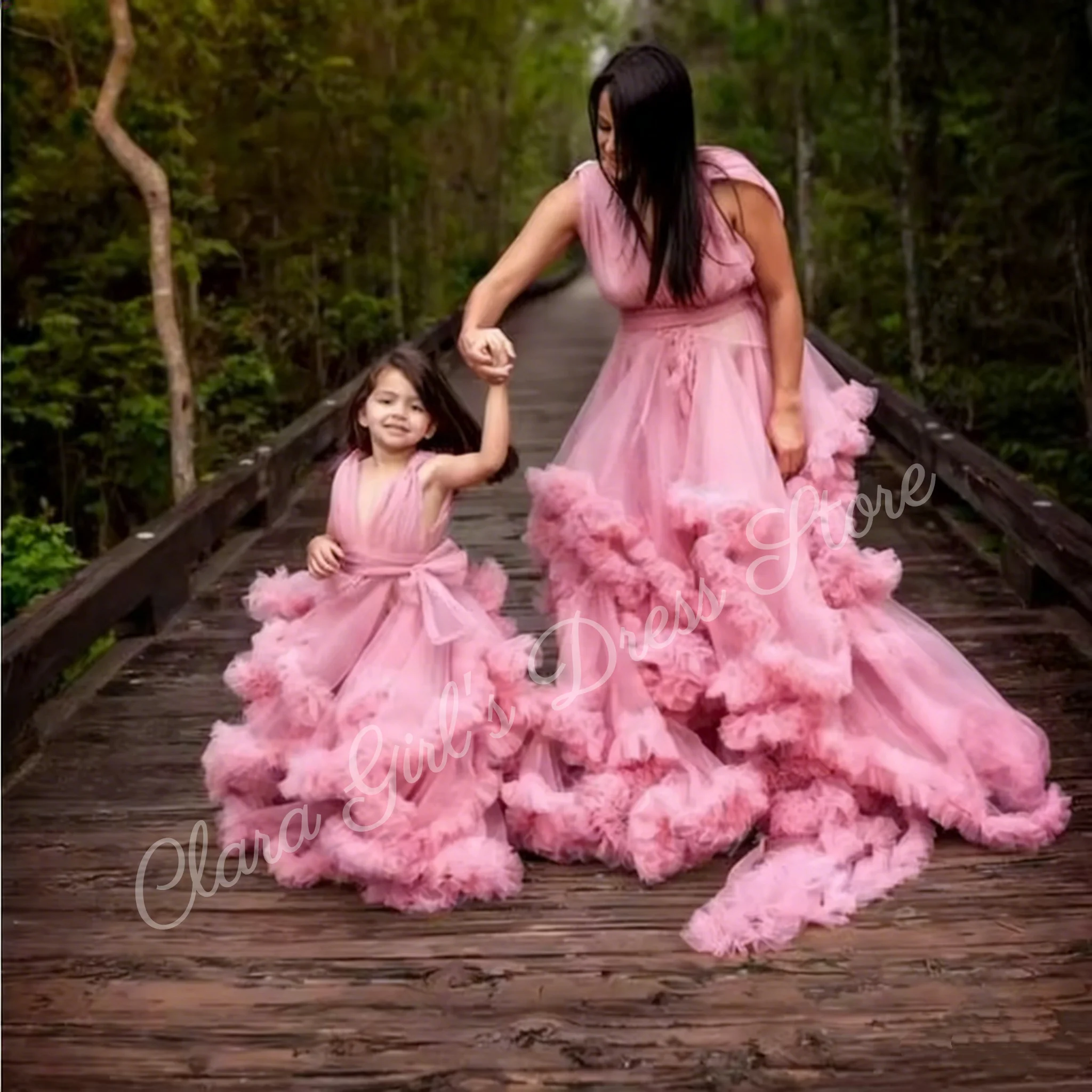 Benutzerdefinierte Prinzessin Mutter-Tochter Kleider Rüschen Tüll Kleid Mutter und Tochter Party Geburtstag Kleid Kinder lange Blumenmädchen